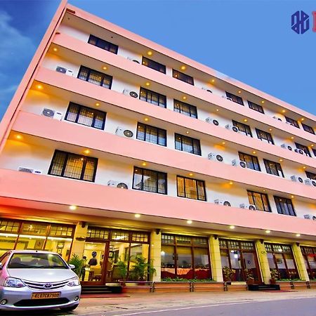 Hotel Excellency Kochi Esterno foto