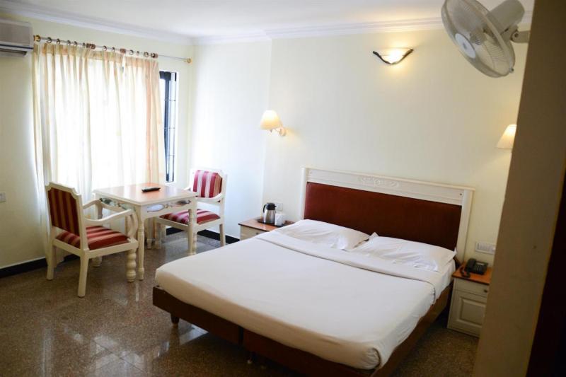 Hotel Excellency Kochi Esterno foto