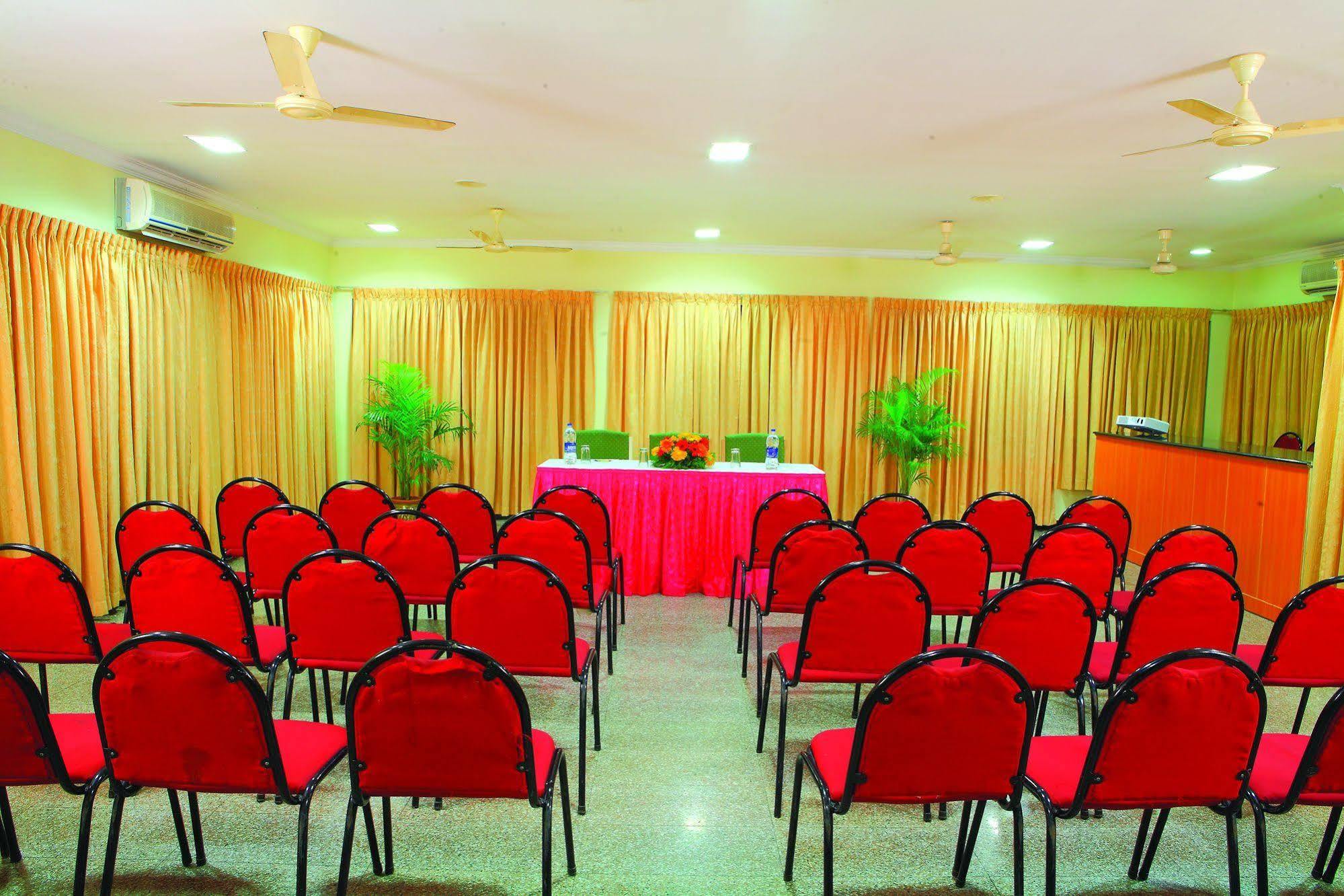 Hotel Excellency Kochi Esterno foto
