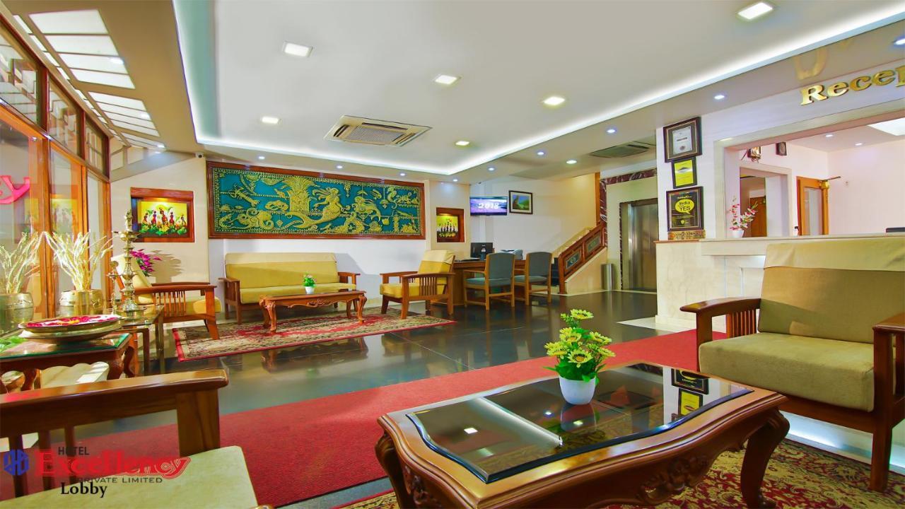 Hotel Excellency Kochi Esterno foto