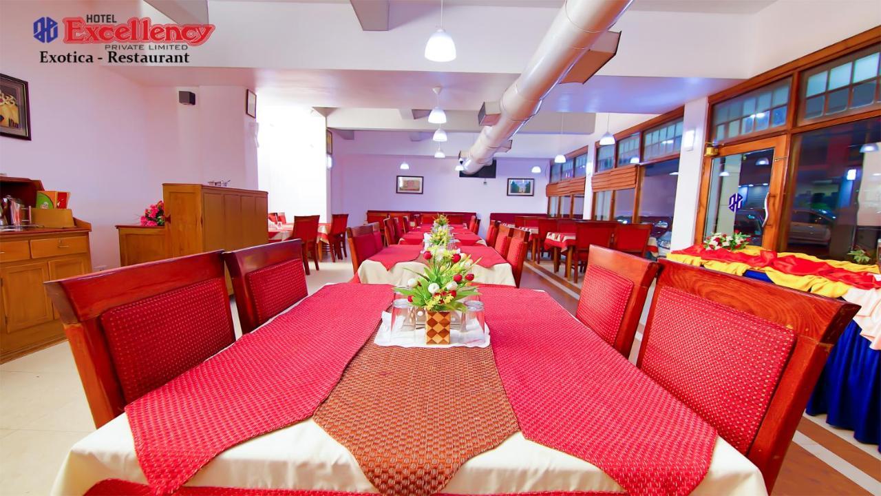 Hotel Excellency Kochi Esterno foto