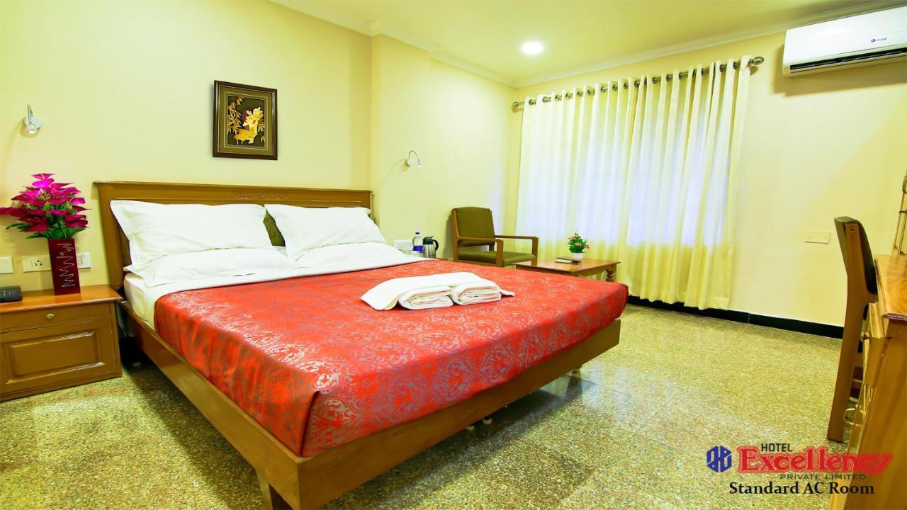 Hotel Excellency Kochi Esterno foto