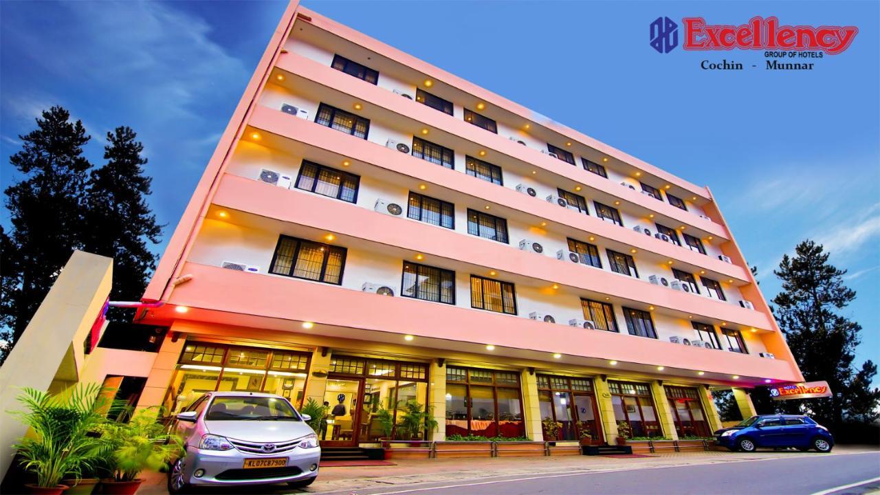 Hotel Excellency Kochi Esterno foto