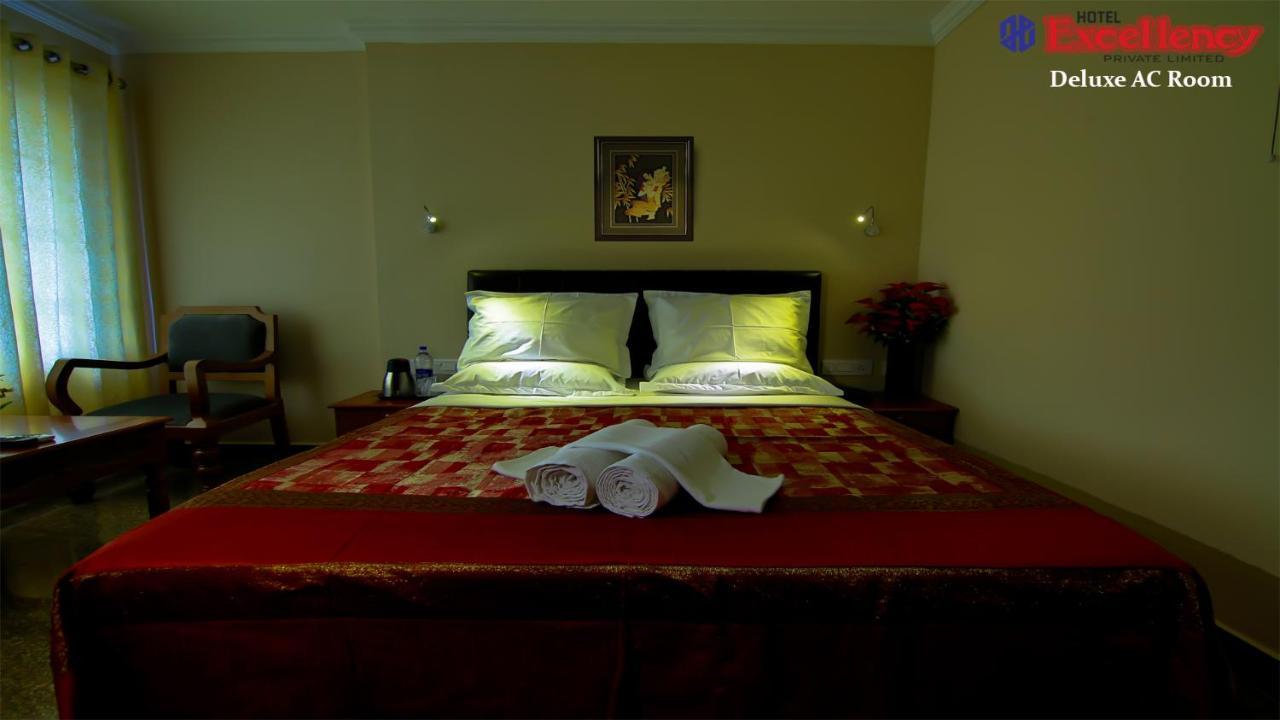 Hotel Excellency Kochi Esterno foto