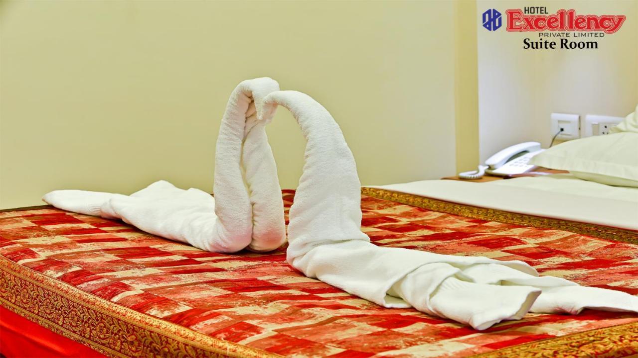 Hotel Excellency Kochi Esterno foto